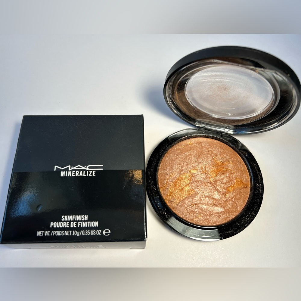 NWT🌷MAC Cosmetics Mineralize Skin Finish Powder highlighter in “Gold Deposit”